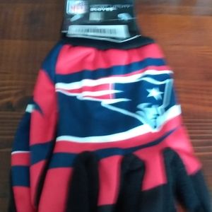 New England Patriots gloves